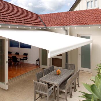 Ce Conteaza Cu Adevarat in Materialul unei Copertine Retractabile: UV, Ploaie, Culoare si Intretinere